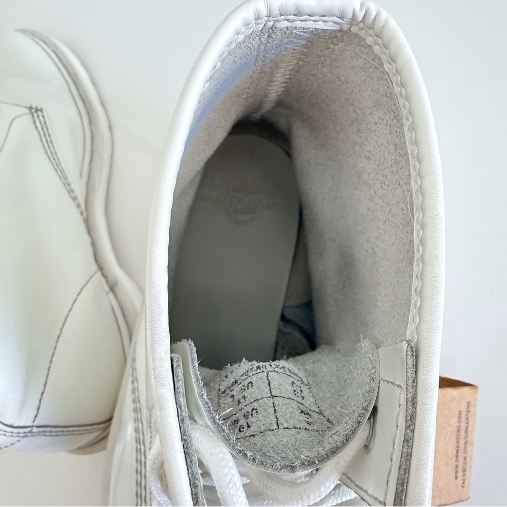 Dr Martens White Mono Smooth Leather Combat Boot - Picture 6 of 7